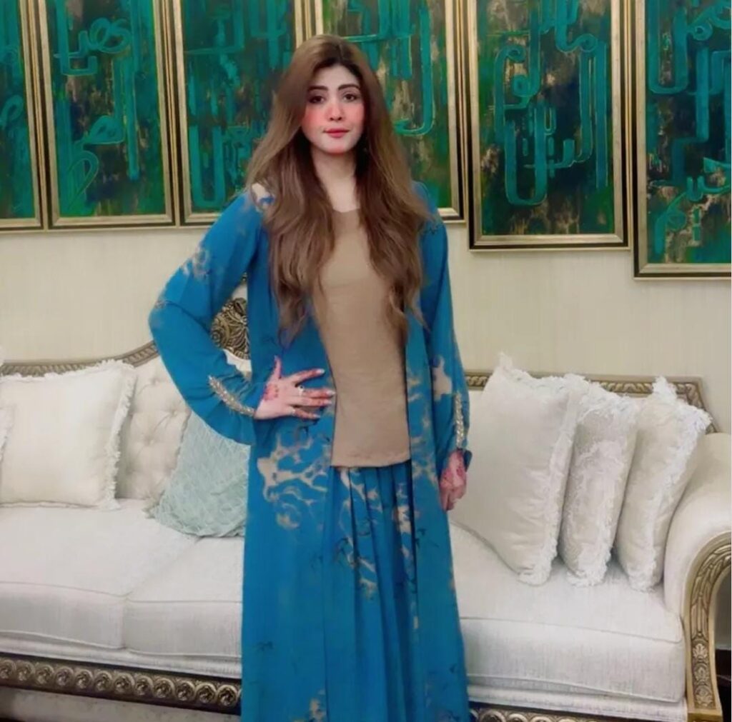 Book Nida Noor
